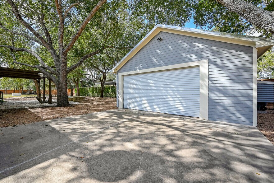 More Photos Of 315 Cedar St, New Ulm Specialty For Sale