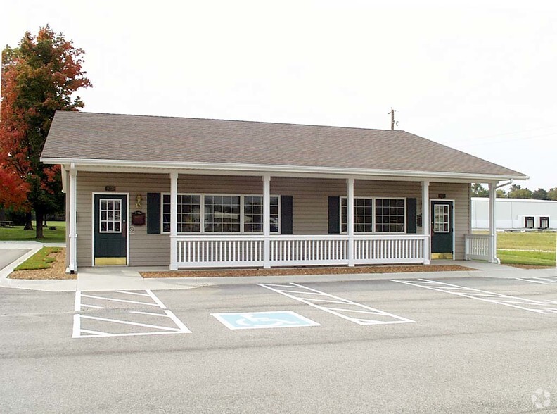 Primary Photo Of 14229-14231 State Road 67, Daleville Office For Lease