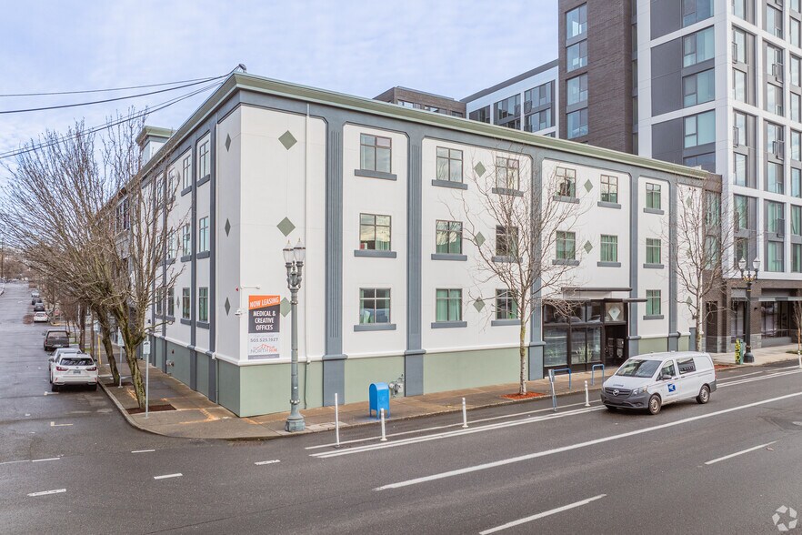 Primary Photo Of 819 SE Morrison St, Portland Medical For Lease