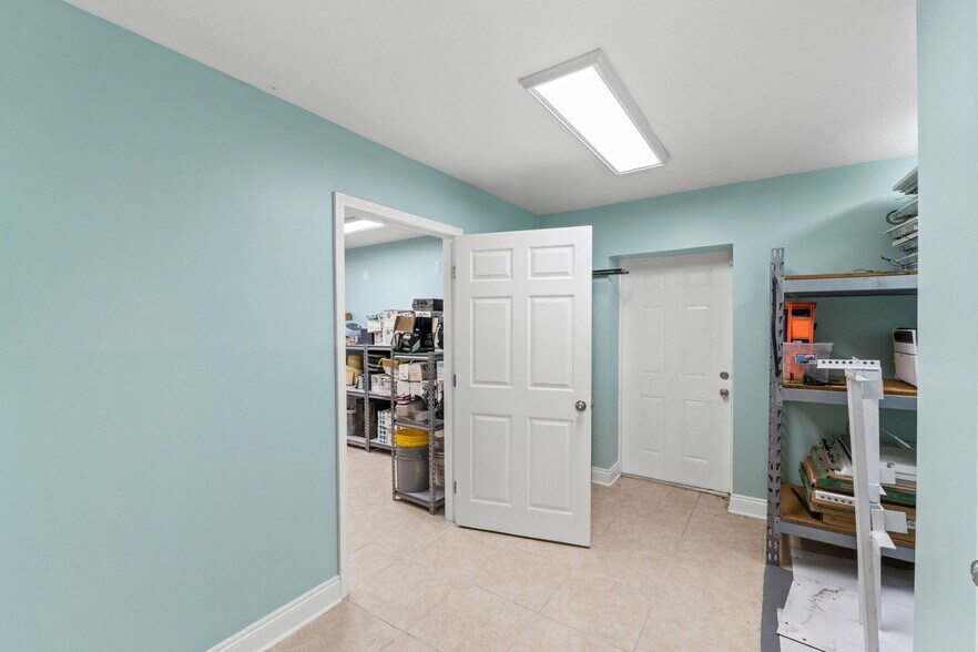 More Photos Of 5420 Hickory St, Panama City Office For Sale