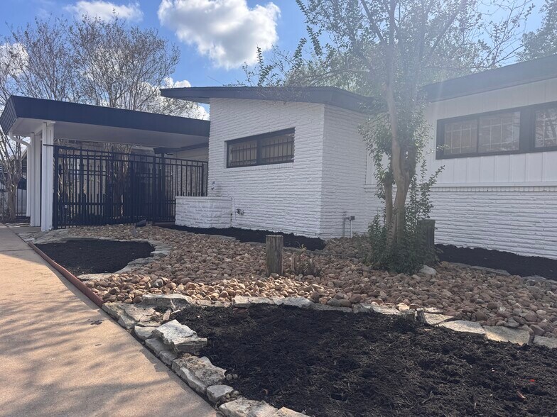 More Photos Of 1212 Crosstimbers St, Houston Office Residential For Sale