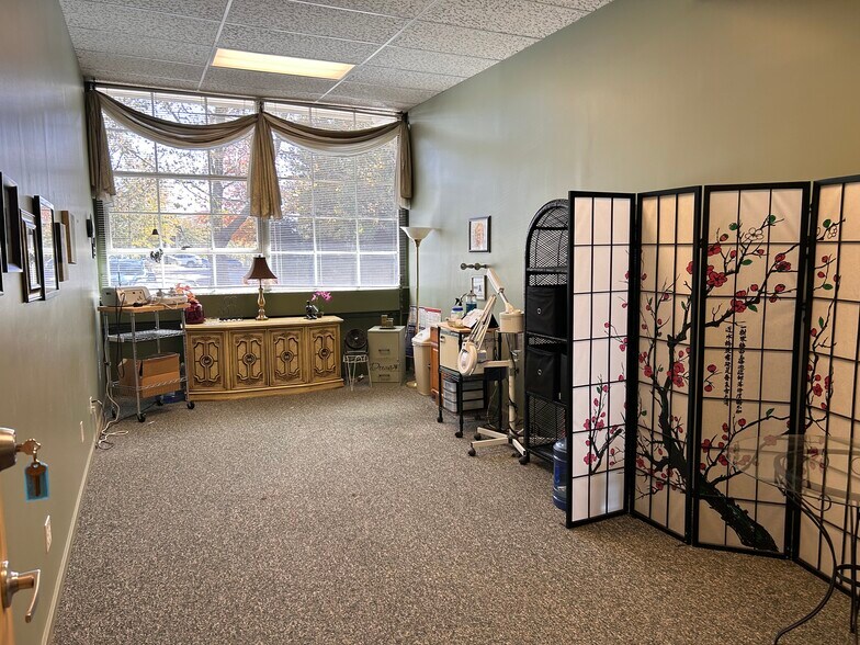 More Photos Of 1095 Hendersonville Rd, Asheville Office For Lease