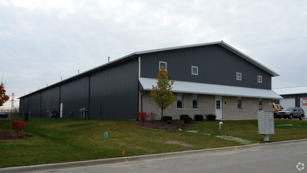 More Photos Of 1313 S Schoolhouse Rd, New Lenox Warehouse For Lease