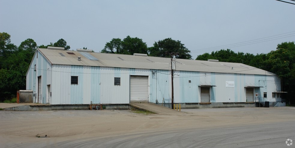 More Photos Of 4061-4081 Powell Ave, Nashville Distribution For Lease