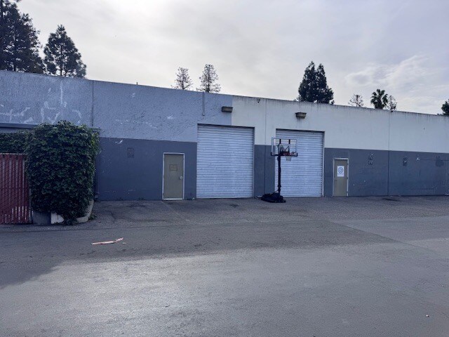 More Photos Of 1941-1945 Las Plumas Ave, San Jose Warehouse For Sale
