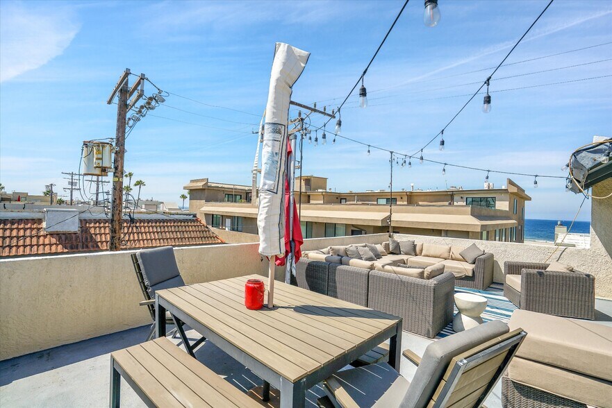 More Photos Of 14 Mast, Marina Del Rey Apartments For Sale