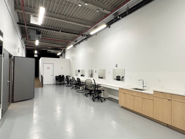 More Photos Of 3447 Collins Pl, Flushing Warehouse For Lease