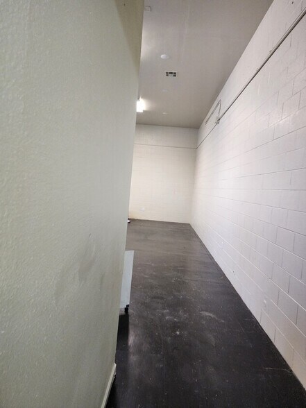 More Photos Of 1515 E Tulare Ave, Tulare Flex For Lease