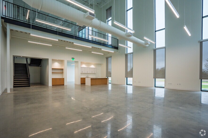 More Photos Of 2200-2300 SE Loop 820 Hwy, Fort Worth Unknown For Lease