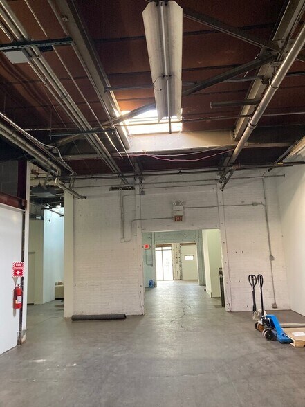 More Photos Of 2002 Dempster St, Evanston Industrial For Lease
