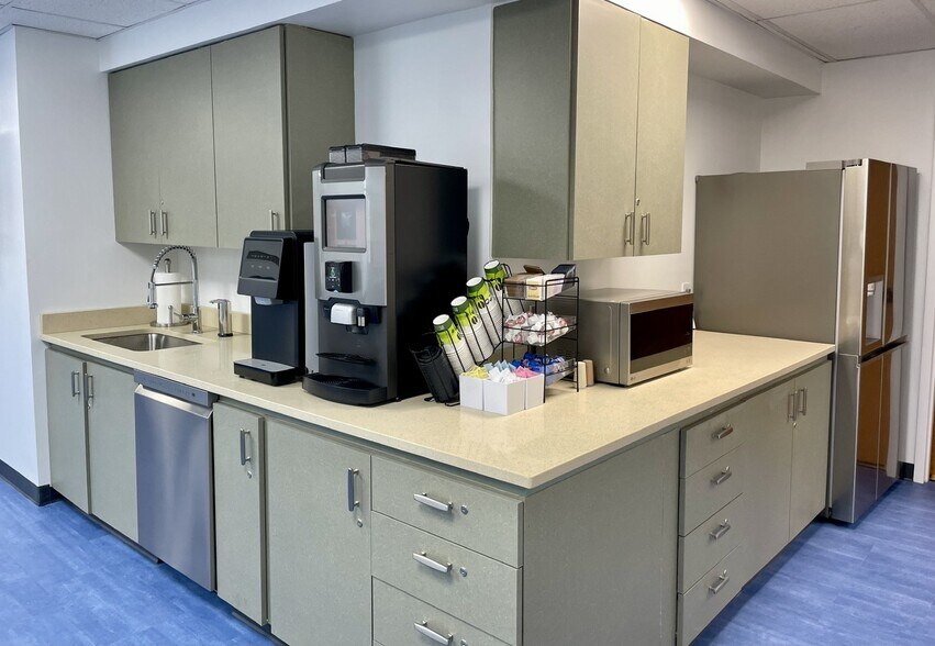 More Photos Of 201 Water Tower Dr, Madison Office For Sale
