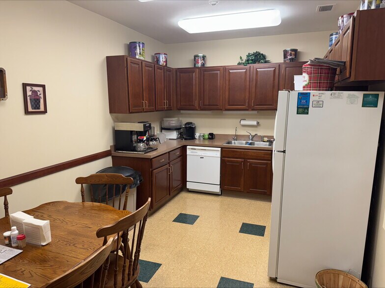 More Photos Of 2025 S Wabash St, Wabash Office For Sale