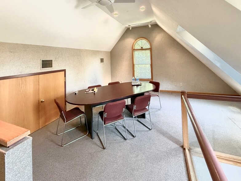 More Photos Of 270 Park Pl, Chagrin Falls Loft Creative Space For Lease