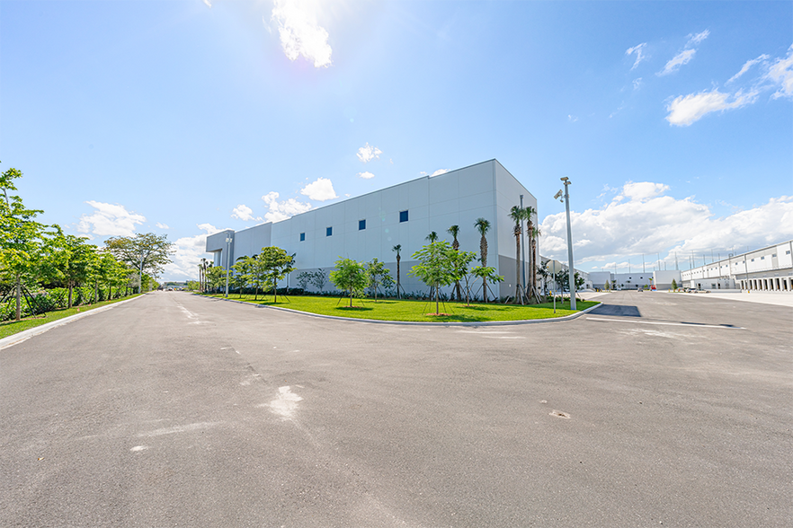 More Photos Of 311 Racetrack Loop, Pompano Beach Unknown For Lease