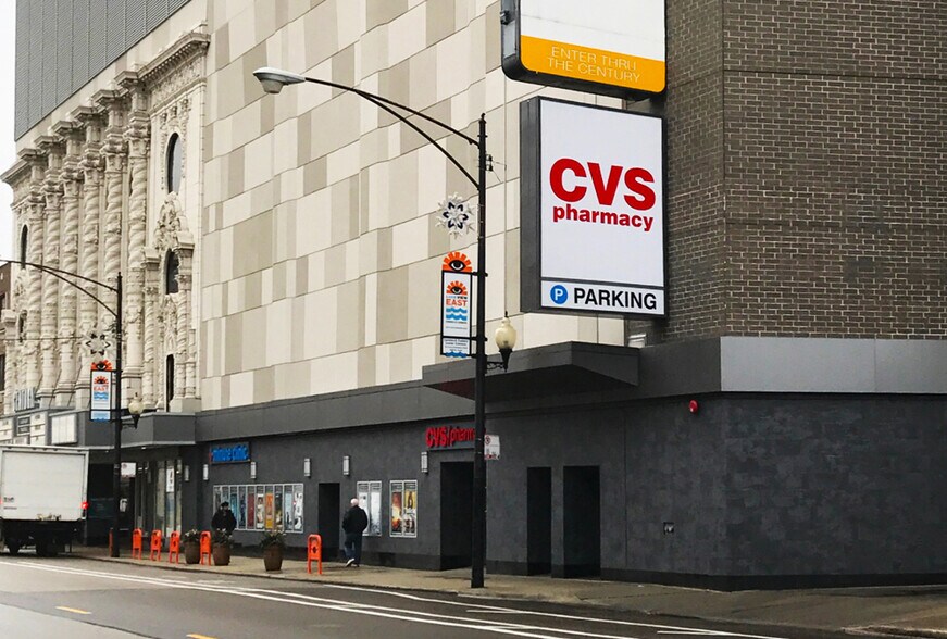More Photos Of 2828 N Clark St, Chicago General Retail For Lease