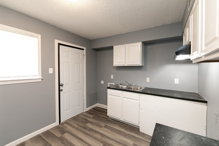 More Photos Of 3081 St. Charles Dr, Memphis Apartments For Sale