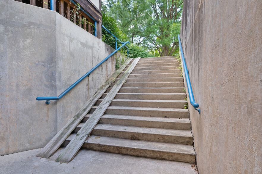 More Photos Of 110 River St, Chattanooga Restaurant For Lease