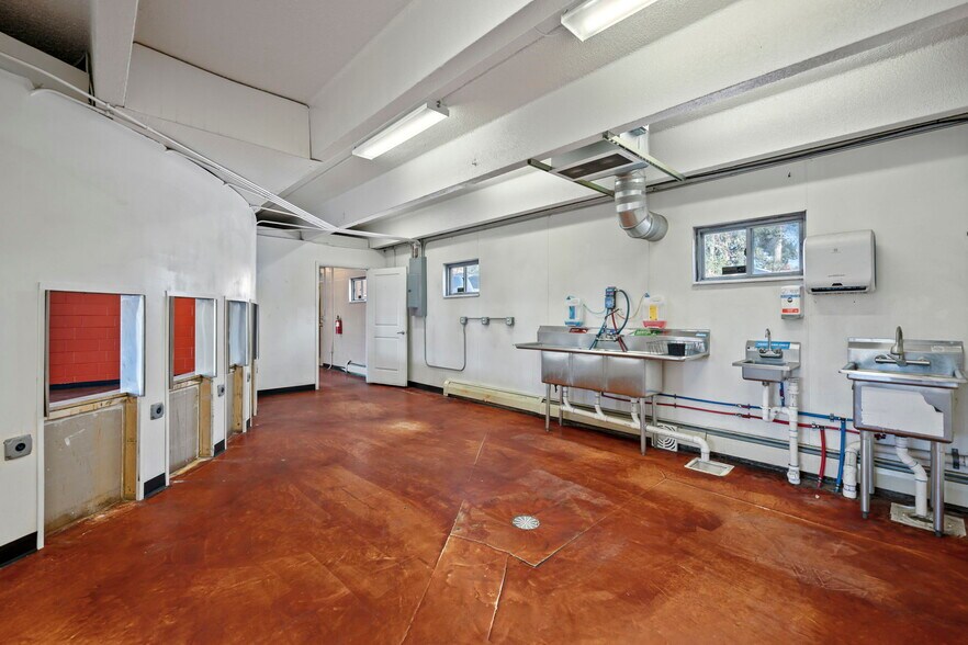 More Photos Of 222 W Midland Ave, Woodland Park Storefront For Sale