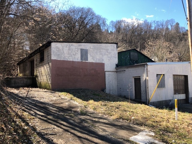 More Photos Of 84 Dawn Ave, Pittsburgh Warehouse For Lease