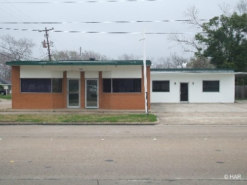 More Photos Of 101 Center St, Deer Park Office For Sale