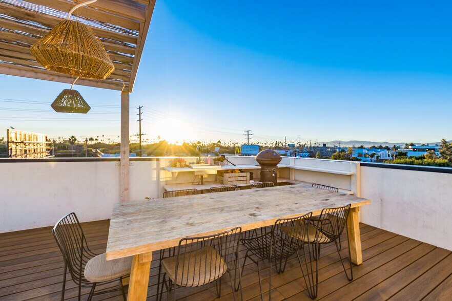 More Photos Of 2478 Penmar Ave, Venice Dormitory For Sale