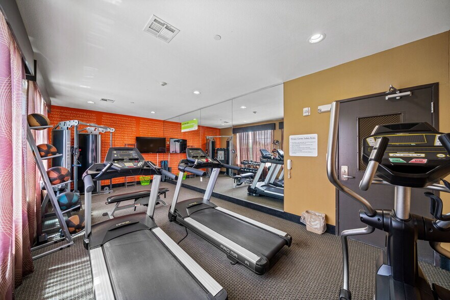 More Photos Of 110 Bmt Dr, Jourdanton Hotel For Sale