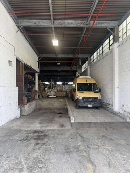 More Photos Of 58-54 59th St, Maspeth Warehouse For Lease