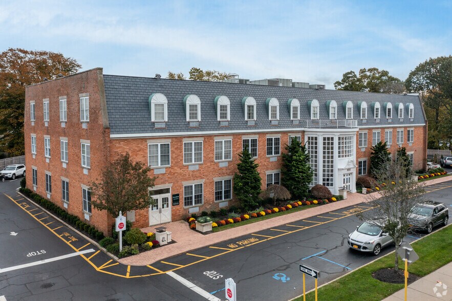 More Photos Of 400 W Main St, Babylon Medical For Lease