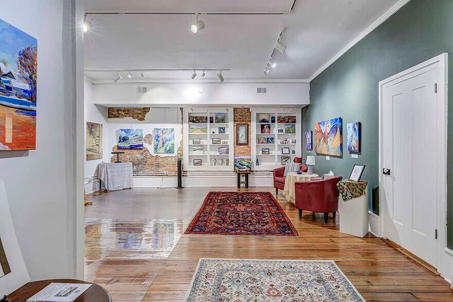 More Photos Of 107 E Main St, Jonesborough Storefront For Sale