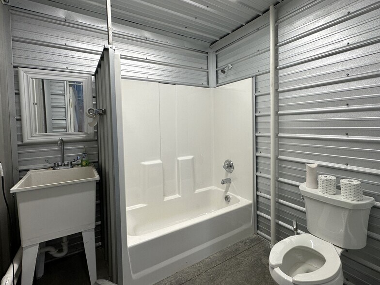 More Photos Of 18668 B50 Rd, Delta Distribution For Lease