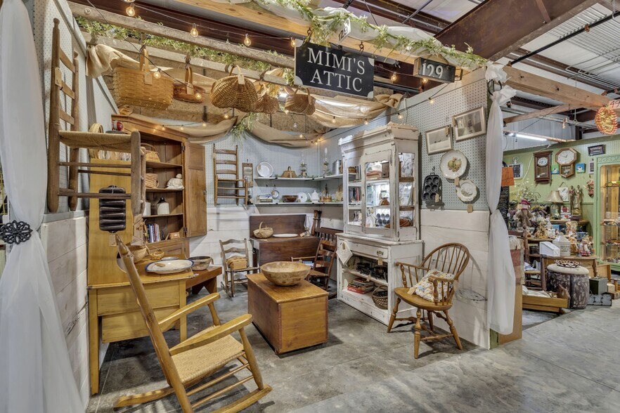 More Photos Of 2120 Old Highway 431 S, Greenbrier Freestanding For Sale