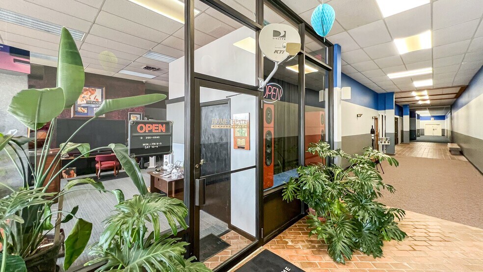 More Photos Of 1925-2141 S Main St, Morton Unknown For Lease