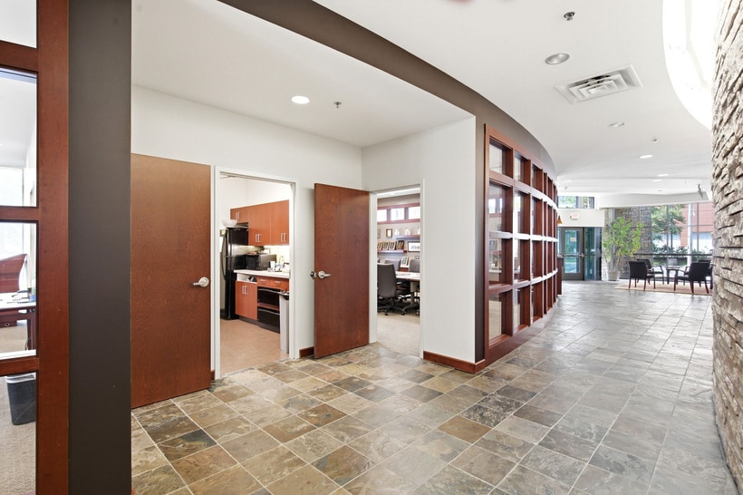 More Photos Of 1335 Industrial Blvd, Minneapolis Office For Sale