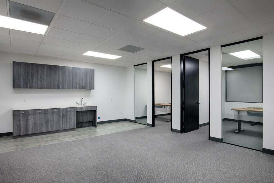 More Photos Of 5710 Lyndon B Johnson Fwy, Dallas Unknown For Lease