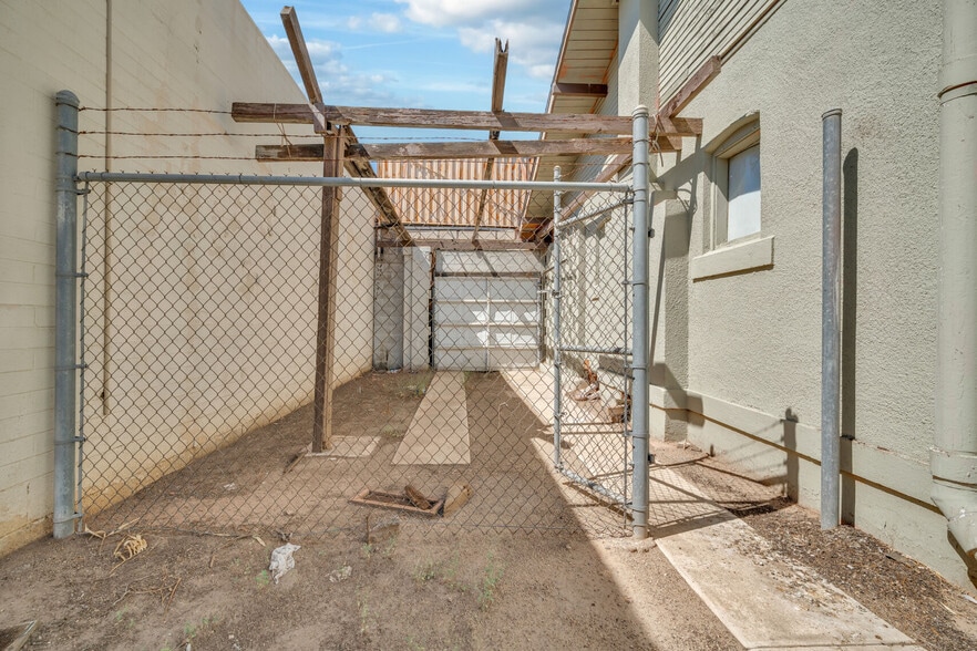 More Photos Of 1433 N 1st St, Phoenix General Retail For Sale