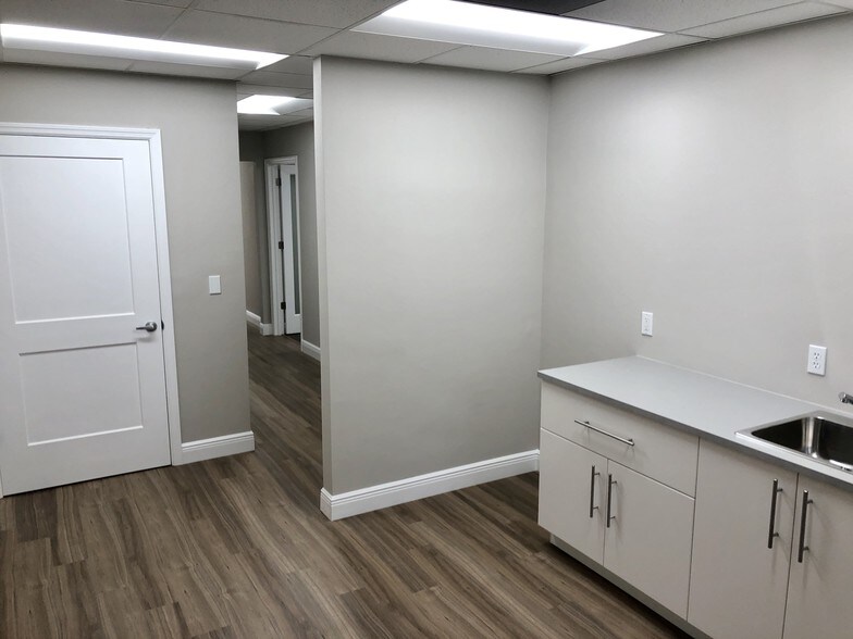 More Photos Of 6220 Manatee Ave W, Bradenton Medical For Sale