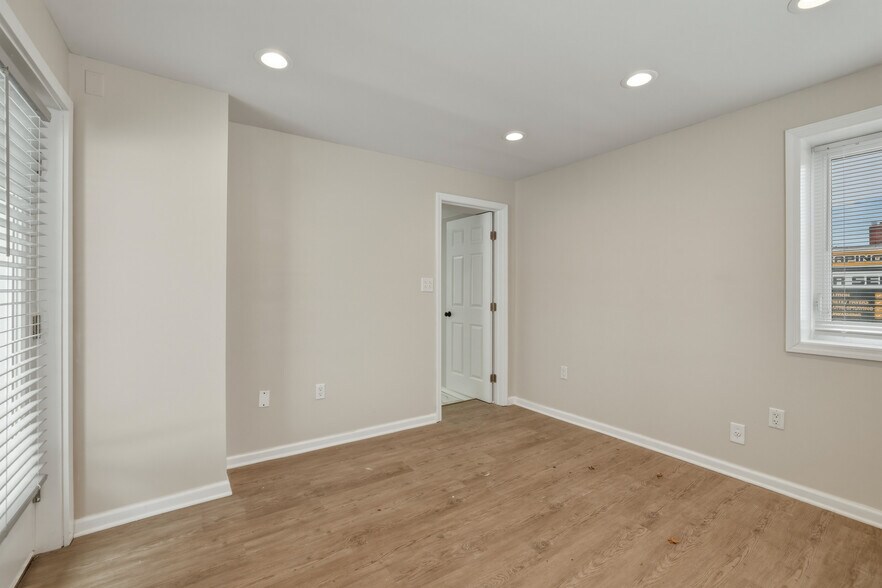 More Photos Of 150 N Delaware Ave, Lindenhurst Storefront Retail Residential For Sale