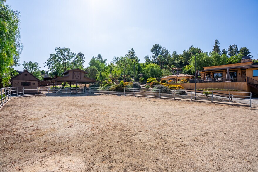 More Photos Of 10845 Meads, Orange Specialty For Sale