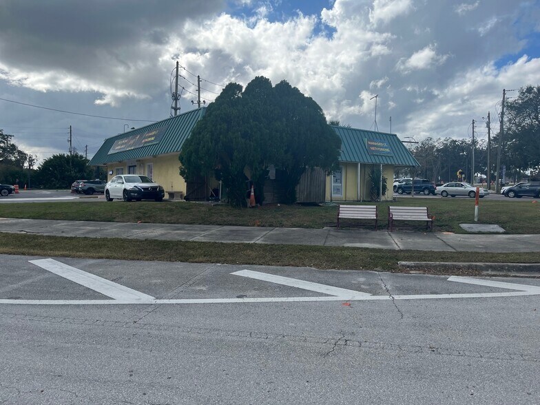 More Photos Of 19 E Broadway St, Oviedo Freestanding For Sale