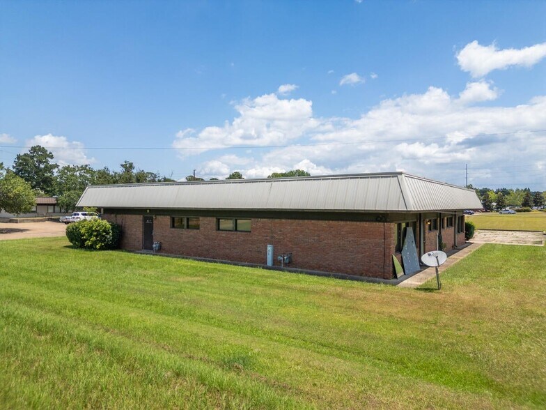 More Photos Of 428 Hospital Drive, Columbus Medical For Sale