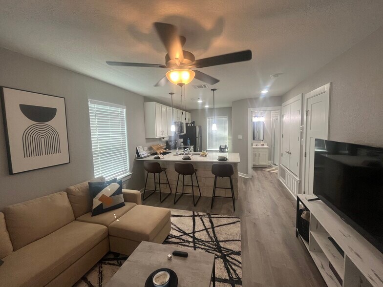 More Photos Of 20 Tate Ln, Round Rock Apartments For Sale