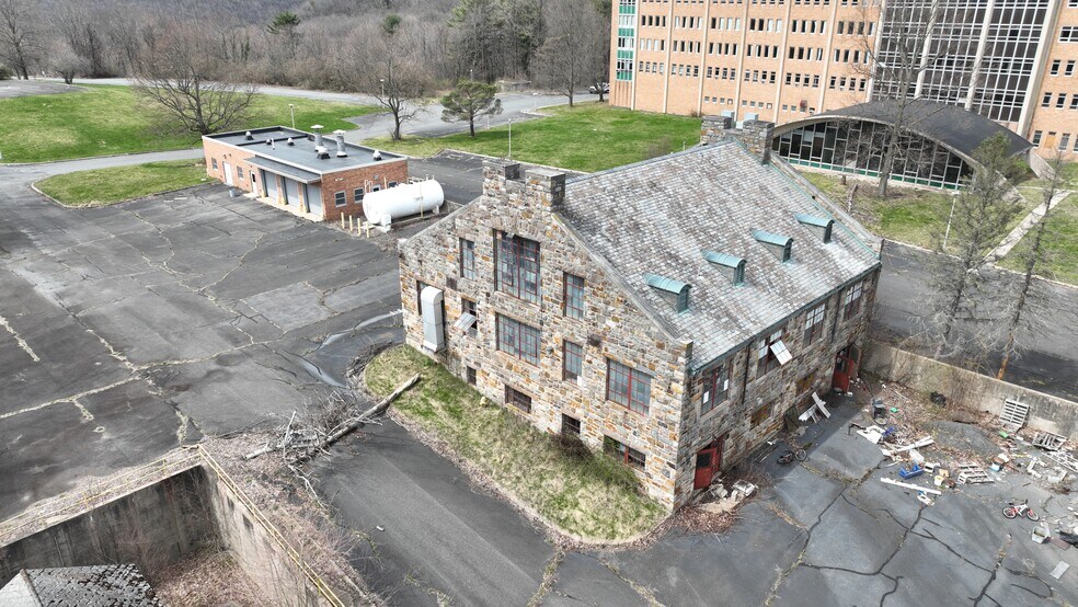 More Photos Of 101 Broad St, Ashland Hospital For Sale