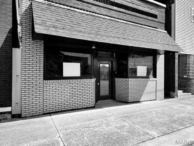 More Photos Of 211 E Central Ave, Benld Office For Sale