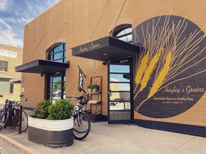 More Photos Of 201 N Main St, Taylor Storefront Retail Office For Sale