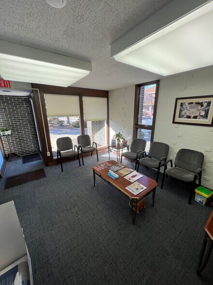 More Photos Of 1012 W Fairchild St, Danville Office For Sale