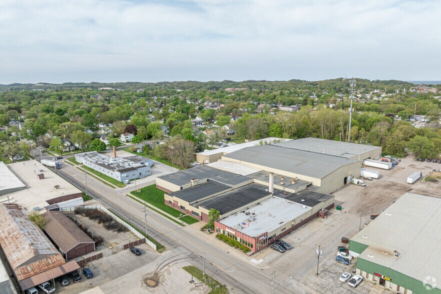More Photos Of 335 N Griffin St, Grand Haven Manufacturing For Lease