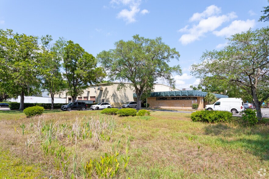 More Photos Of 5609 W Sligh Ave, Tampa Manufacturing For Sale