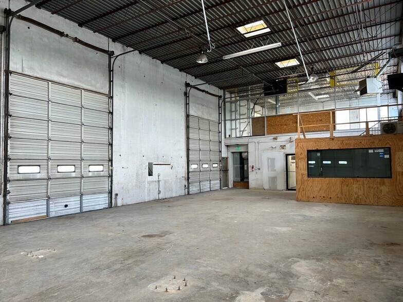 More Photos Of 3259 McCart Ave, Fort Worth Unknown For Lease