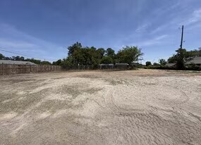 More Photos Of 16300 Summit Dr, Austin Specialty For Lease
