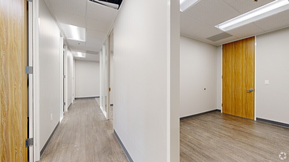 More Photos Of 15995 N Barkers Landing Rd, Houston Office For Lease